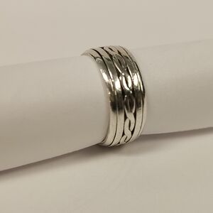 Spinning 925 Sterling silver ring.
